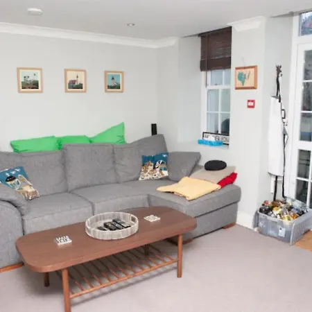 Spectacular & Central Garden 1 Bedroom Bristol