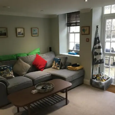 Spectacular & Central Garden 1 Bedroom