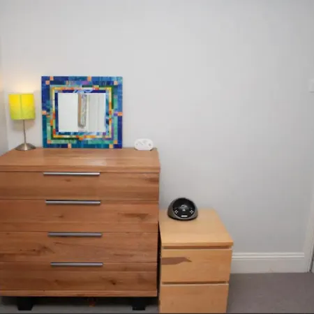 Spectacular & Central Garden 1 Bedroom Apartment Bristol