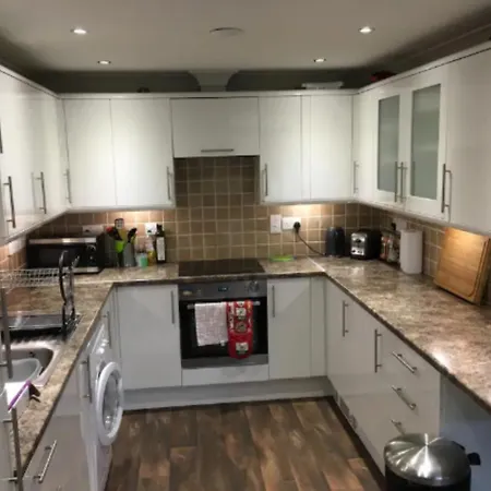Spectacular & Central Garden 1 Bedroom Bristol