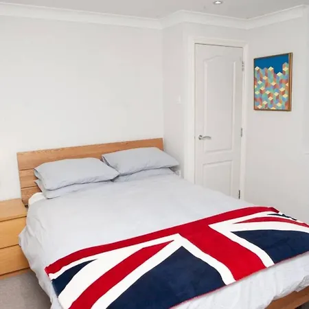 Spectacular & Central Garden 1 Bedroom *